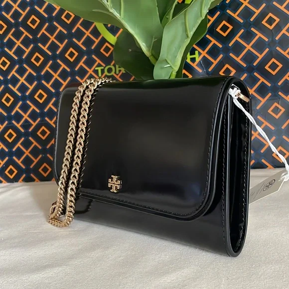 NWT , tory burch Emerson patent chain wallet ( black) crossbody